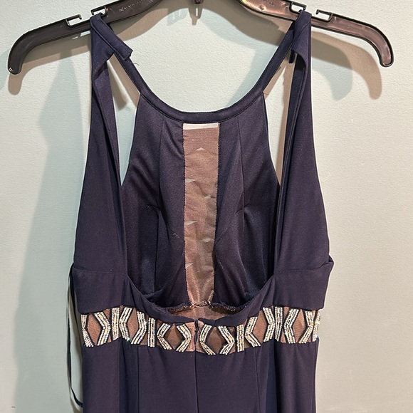 XSCAPE PROM DRESS IN NAVY BLUE SIZE 6. - Picture 10 of 10